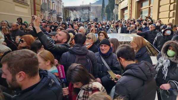 Противники освобождения Саакашвили из-под ареста устроили акцию - видео - Sputnik Грузия