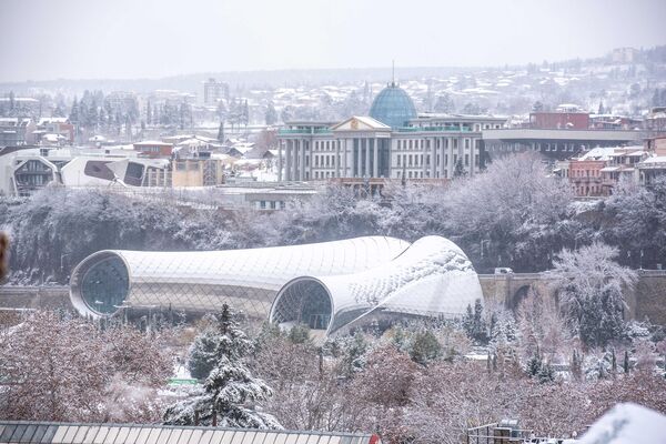 ახალი წლის დადგომას თბილისში თოვლიც მოჰყვა - Sputnik საქართველო