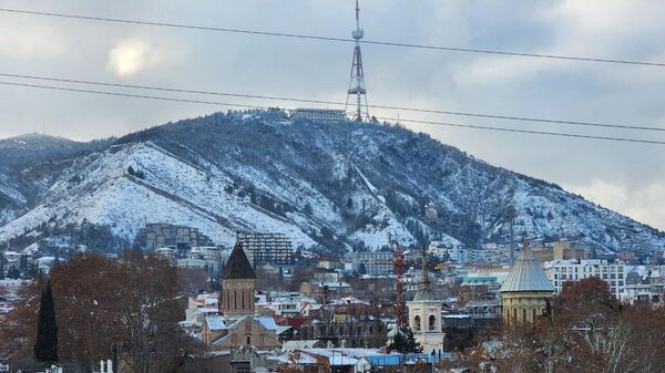 Центр Тбилиси в снегопад зимой - Sputnik Грузия