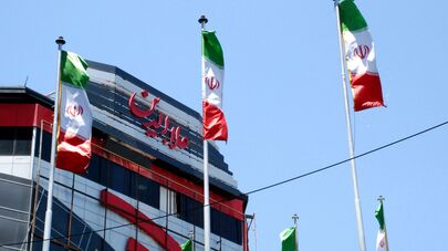 Флаги Ирана на одной из улиц Тегерана