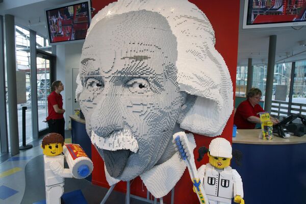ალბერტ აინშტაინის ბიუსტი ბერლინის Legoland-ის გასართობ პარკში - Sputnik საქართველო