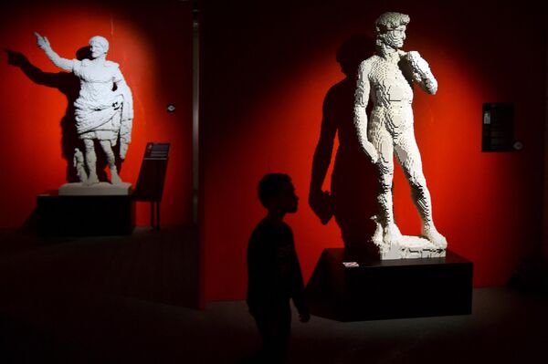 Античные статуи из LEGO на выставке в Минске - Sputnik Грузия
