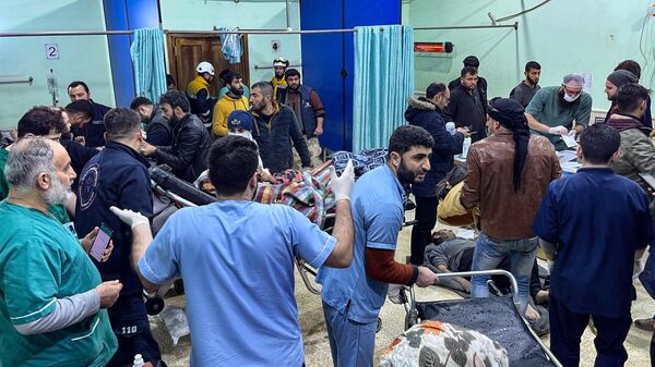 В больницы провинции Идлиб в Сирии доставляют пострадавших от землетрясения - Sputnik Грузия