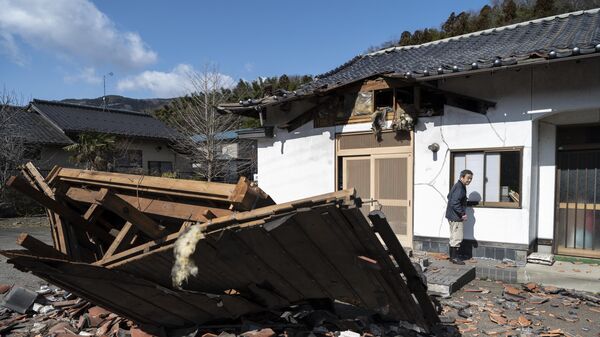 Поврежденный после землетрясения магнитудой 7,3 ресторан в Широиси, префектура Мияги, Япония, март 2022 - Sputnik Грузия