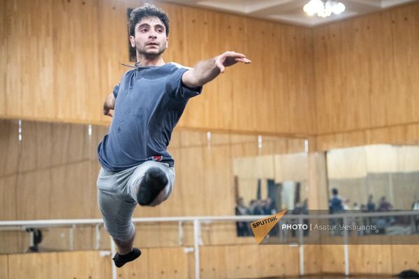 Репетиция в Национальном академическом театре оперы и балета Армении - Sputnik Грузия