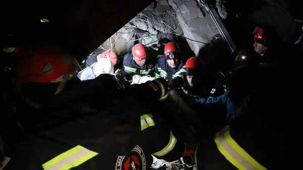 Грузинские спасатели ведут поиск выживших после землетрясения в Турции - Sputnik Грузия