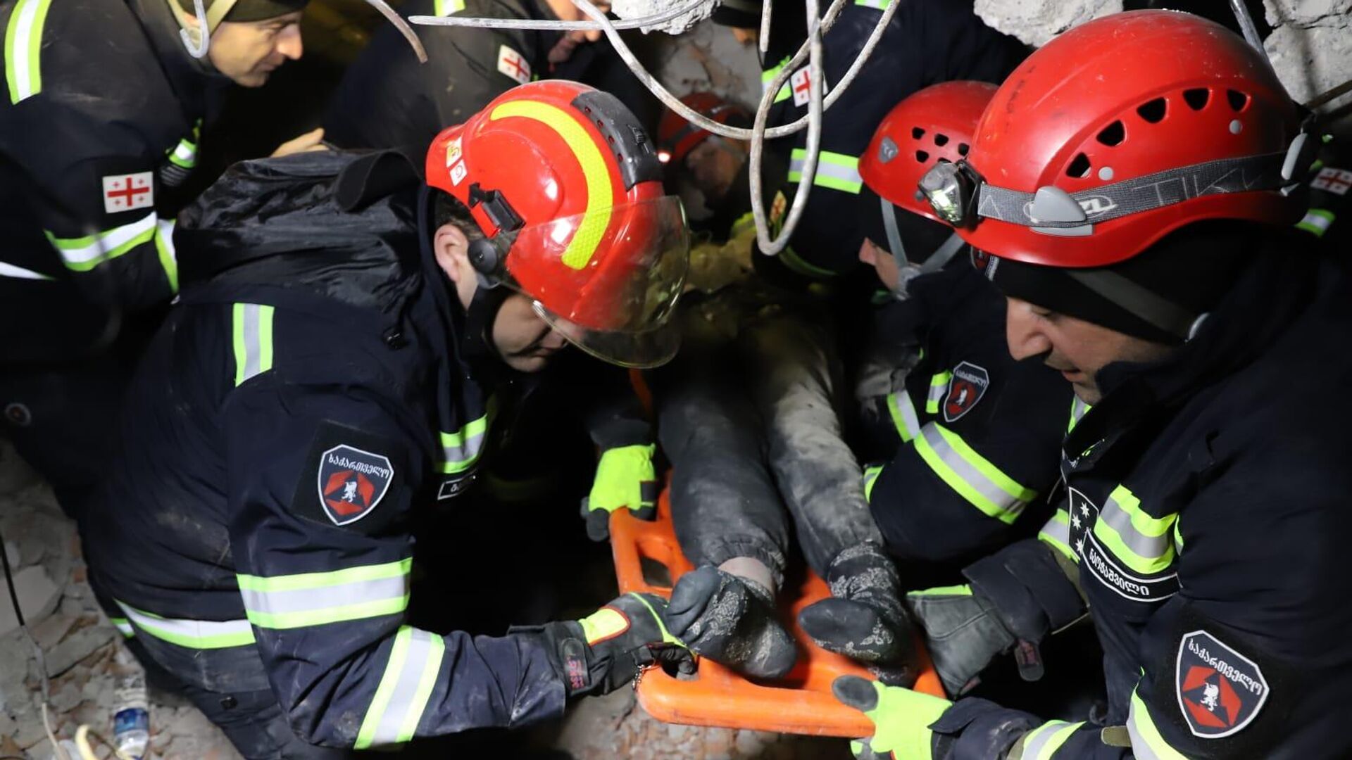 Грузинские спасатели ведут поиск выживших после землетрясения в Турции - Sputnik Грузия, 1920, 09.02.2023