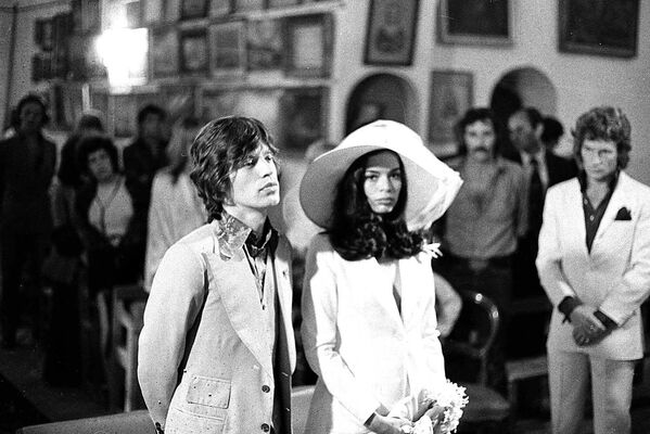 მიკ ჯაგერმა და ბიანკამ 1970 წელს The Rolling Stones-ის კონცერტის შემდეგ წვეულებაზე გაიცნეს ერთმანეთი. დაიწყო რომანი, რამდენიმე თვეში კი ბიანკა დაორსულდა. ჯაგერმა მას მყისვე ხელი სთხოვა და 1971 წლის 12 მაისს მათ სენ-ტროპეზე იქორწინეს - Sputnik საქართველო