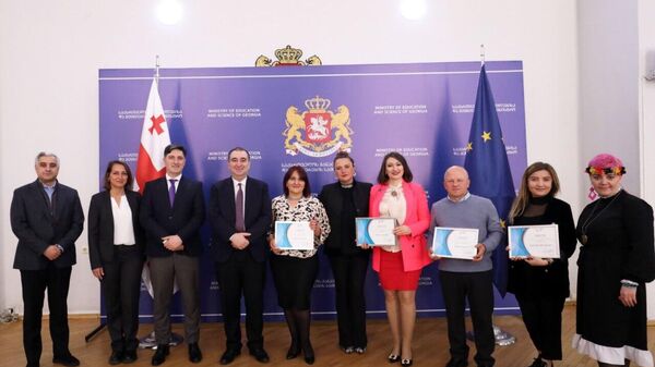 Министр образования Грузии наградил педагогов-победителей в конкурсе лучшего учителя - Sputnik Грузия