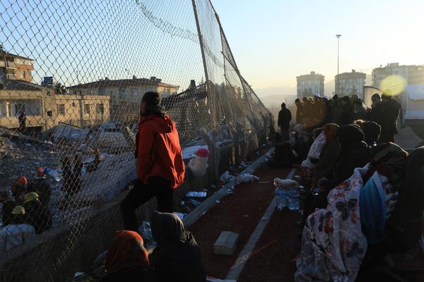 Позже специалисты зарегистрировали три десятка афтершоков, а в середине дня — новое мощное землетрясение - Sputnik Грузия