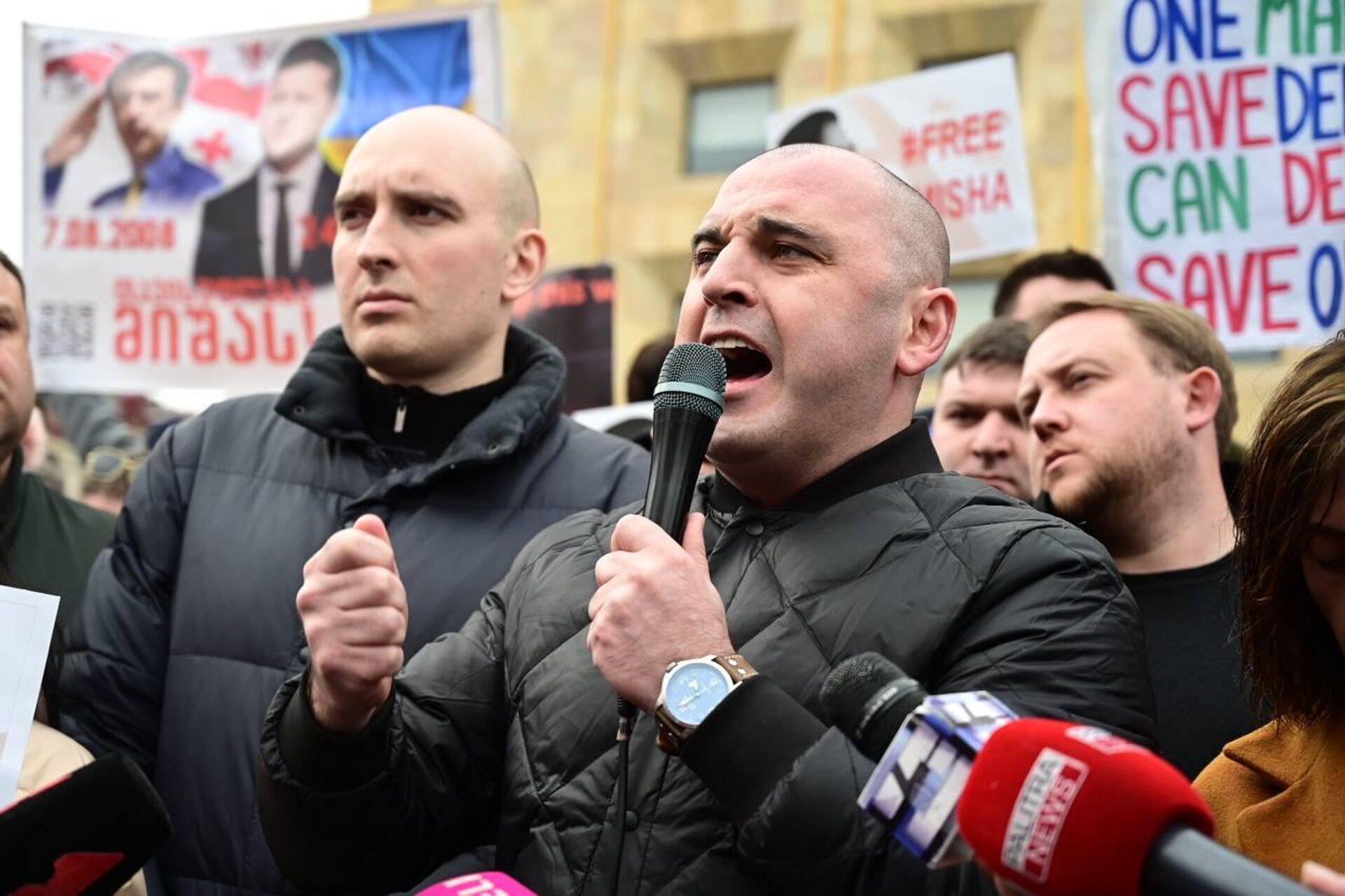 Леван Хабеишвили. Акция сторонников Нацдвижения в поддержку Михаила Саакашвили Леван Хабеишвили. Акция сторонников Нацдвижения в поддержку Михаила Саакашвили - Sputnik Грузия, 1920, 02.08.2025