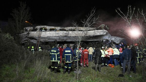 Столкновение грузового и пассажирского поездов в городке Темпи в Греции  - Sputnik Грузия