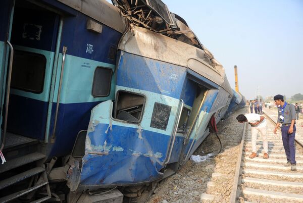 В ночь на 20 ноября 2016 года в штате Уттар-Прадеш на севере Индии сошел с рельсов пассажирский поезд. Большинство пассажиров в момент крушения спали. Более 100 человек погибли, более 200 получили ранения - Sputnik Грузия