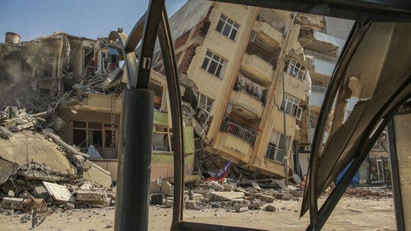 Землетрясение в Турции - разрушенные здания в городе Саманабад - Sputnik Грузия