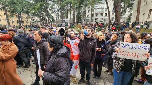 Акция протеста оппозиции у здания парламента Грузии 6 марта 2023 - Sputnik Грузия