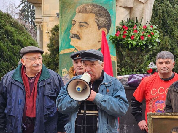 5 марта 1953 г. Иосиф Виссарионович Сталин скончался и был похоронен на Красной площади в Москве. День его смерти ежегодно отмечается в Грузии его сторонниками - Sputnik Грузия
