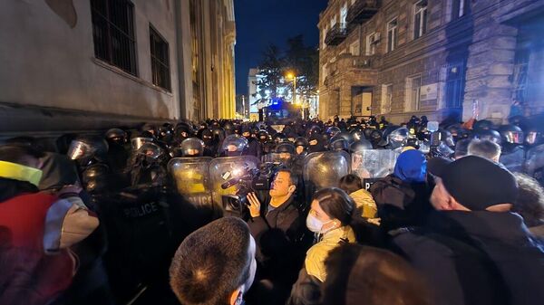 Спецназ. Акция протеста против принятия закона об иноагентах у здания парламента Грузии 7 марта 2023 года - Sputnik Грузия