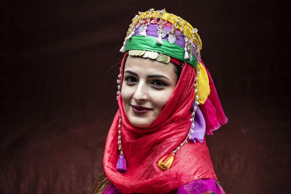 Сирийская женщина курдской народности в традиционном наряде - Sputnik Грузия