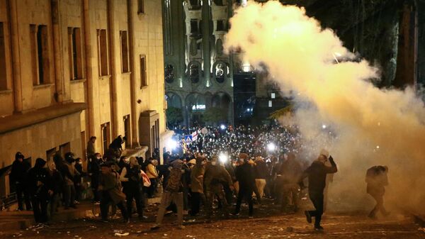 Разгон акции протеста у здания парламента Грузии в ночь на 7 марта 2023 года - Sputnik Грузия