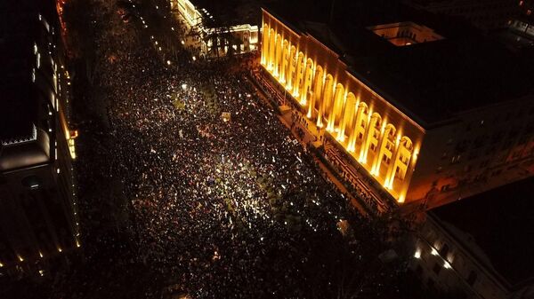  Акция протеста против принятия закона об иноагентах у здания парламента Грузии 8 марта 2023 года - Sputnik Грузия