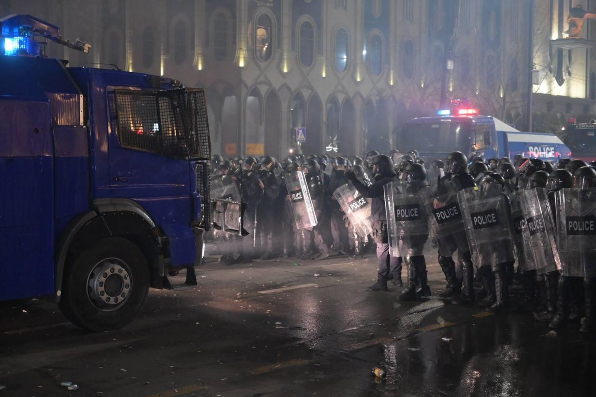 Разгон акции протеста на проспекте Руставели силами полиции в ночь с 8 на 9 марта 2023 - Sputnik Грузия, 1920, 09.03.2023