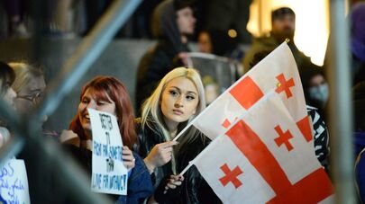 Акция протеста у здания парламента Грузии против закона об иноагентах 9 марта 2023