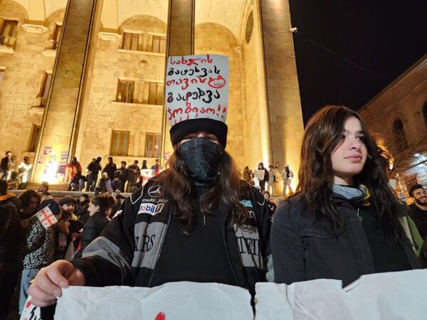 Следует отметить, что протест молодежи поддержала президент Грузии Саломе Зурабишвили.  - Sputnik Грузия