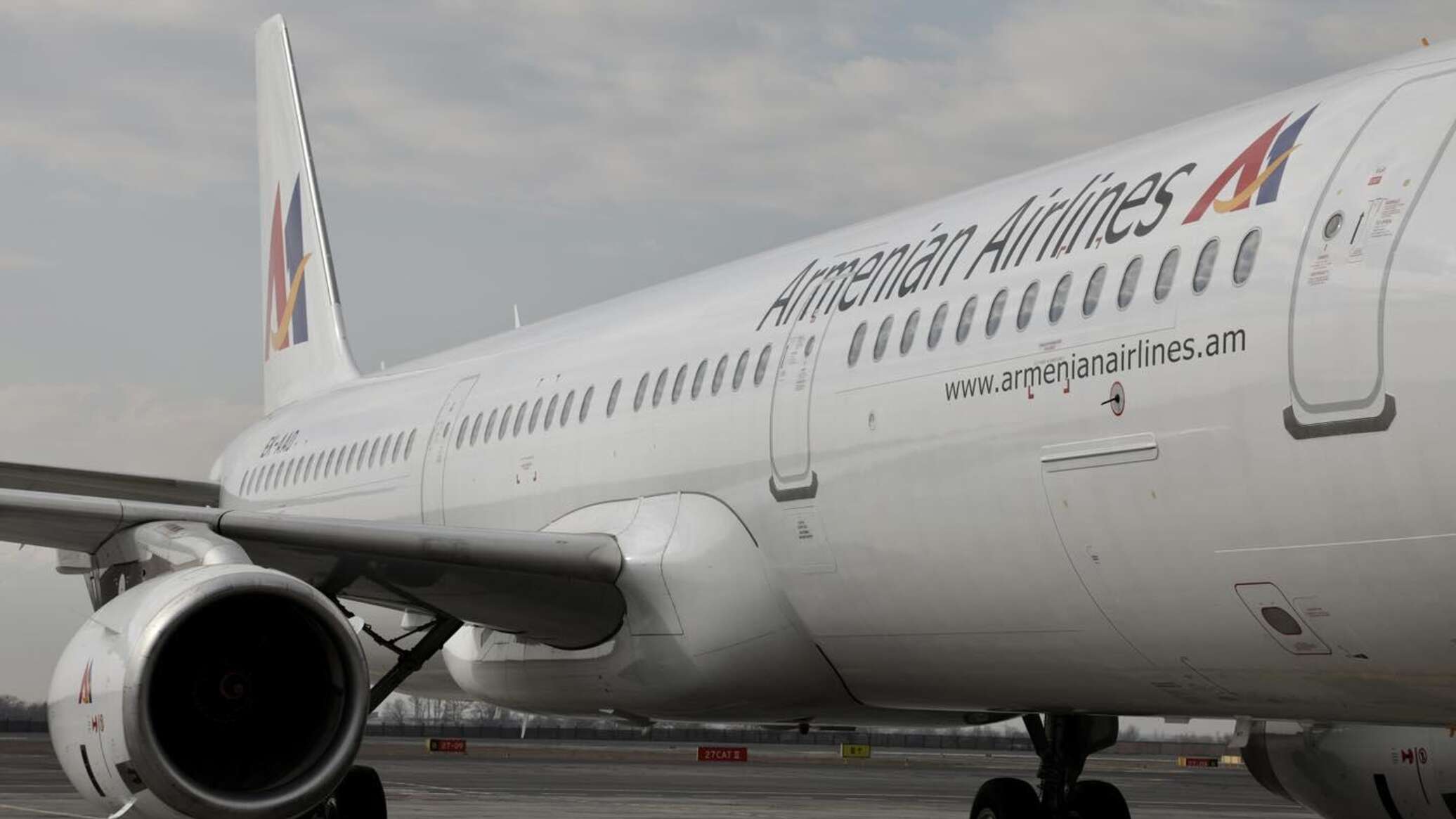 Армения авиаперелет. Армениан Эрлайнс. Airbus a321. Armenian Airlines a321. Armenian Airlines самолеты.