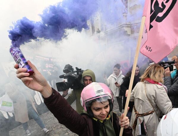Молодежные активисты составляли основную часть участников акции. Главными участниками были женщины, хотя на Марш вышло и немало мужчин. - Sputnik Грузия