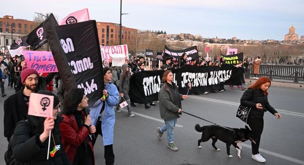 Протестующие заявляли, что необходимо усилить роль государства в борьбе с сексуальным и психологическим насилием в отношении женщин, усилить меры по предотвращению таких случаев. - Sputnik Грузия