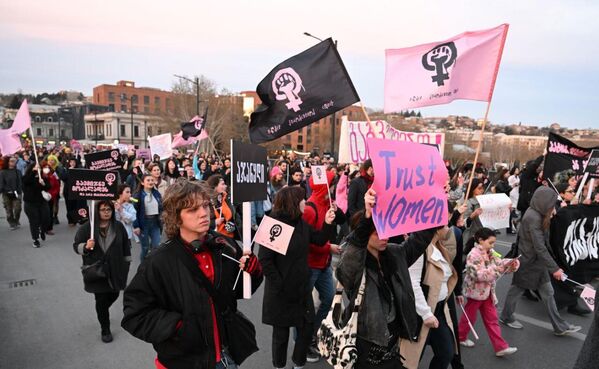 Акция в центре столицы страны была организована Женским фондом Грузии и гражданскими активистами из группы &quot;Марш солидарности с женщинами&quot;,  - Sputnik Грузия