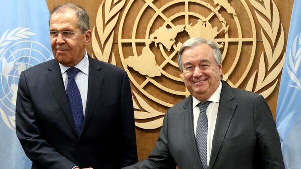 Министр иностранных дел РФ Сергей Лавров (слева) и генеральный секретарь Организации Объединенных Наций (ООН) Антониу Гутерреш  - Sputnik Грузия