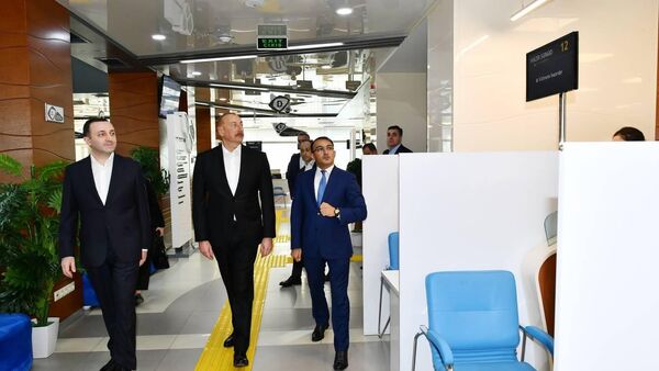 Алиев и Гарибашвили посетили центр ASAN xidmət в Габале - Sputnik Грузия