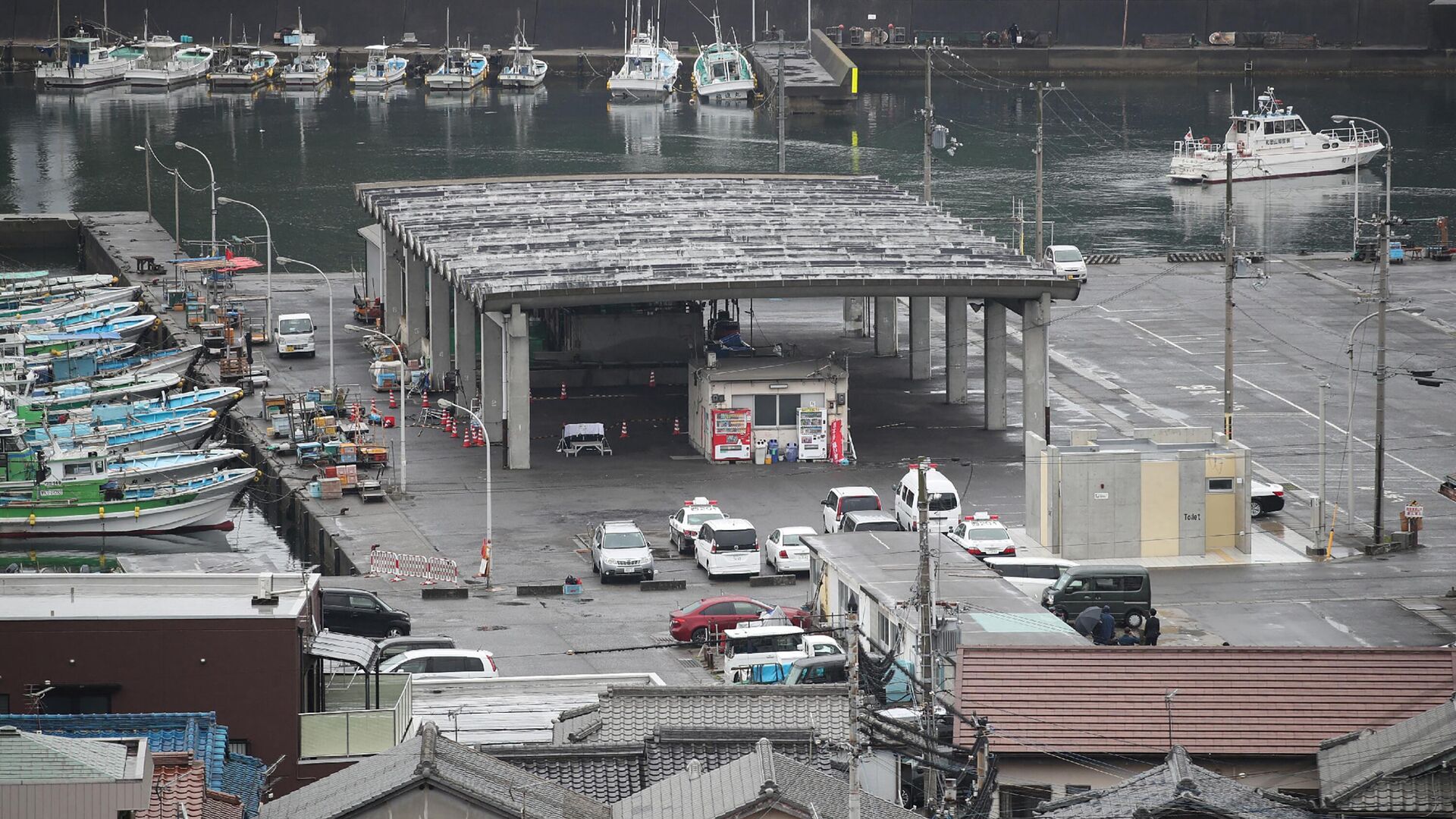 Порт Сайкадзаки, куда был жвакуирован премьер-министр Японии Фумио Кисида после взрыва дымовой шашки, в Вакаяме  - Sputnik Грузия, 1920, 15.04.2023