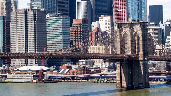 Вид на Бруклинский мост, соединяющий районы Нью-Йорка Манхэттен и Бруклин - Sputnik Грузия
