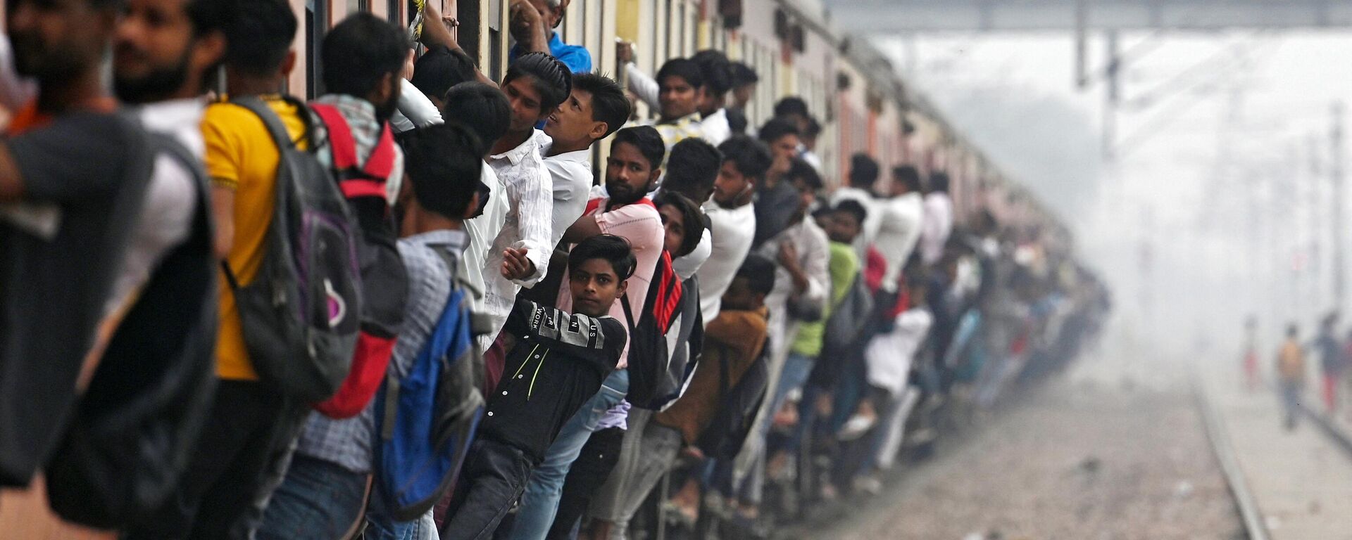 Жители на поезде в Индии  - Sputnik Грузия, 1920, 04.05.2023