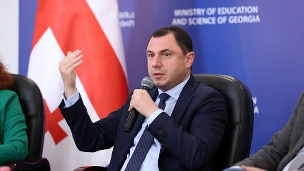 Министр образования и науки Грузии Георгий Амилахвари на встрече с учителями школ - Sputnik Грузия