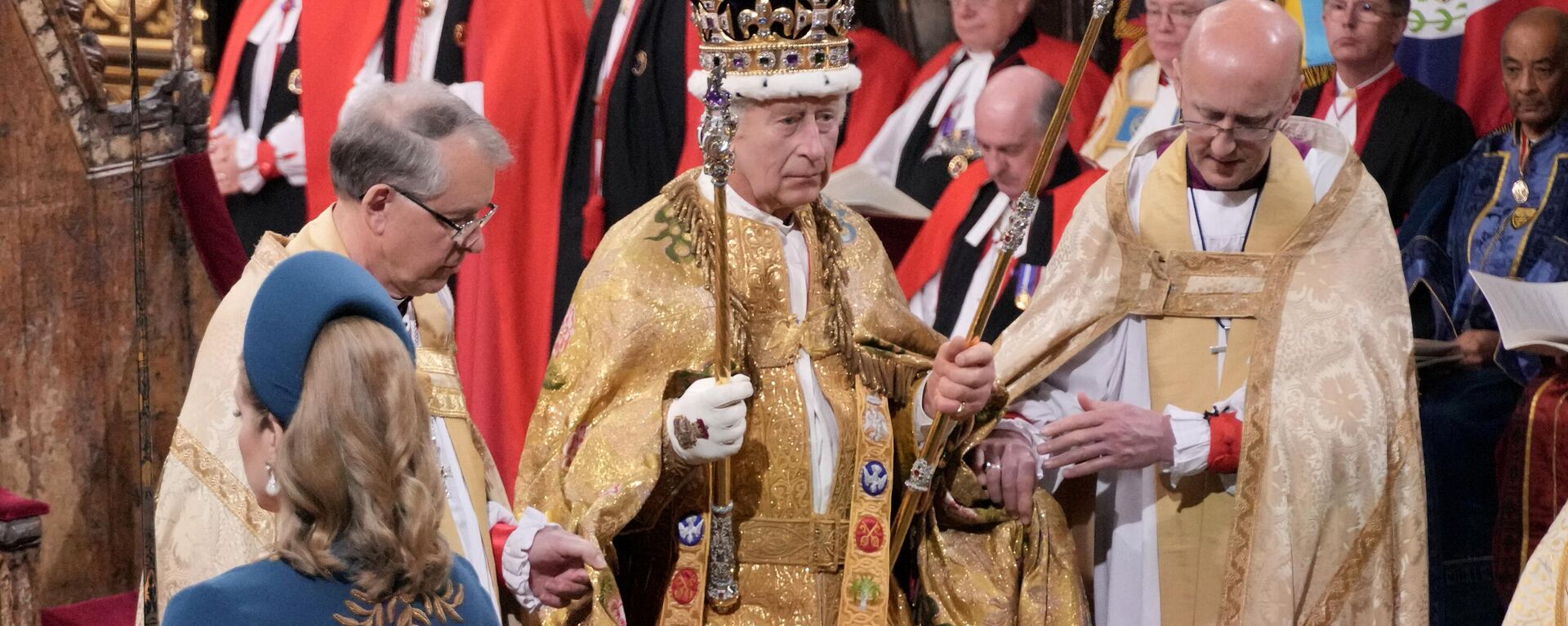 Король Великобритании Карл III с короной Святого Эдуарда на голове на церемонии коронации в Вестминстерском аббатстве - Sputnik Грузия, 1920, 07.05.2023