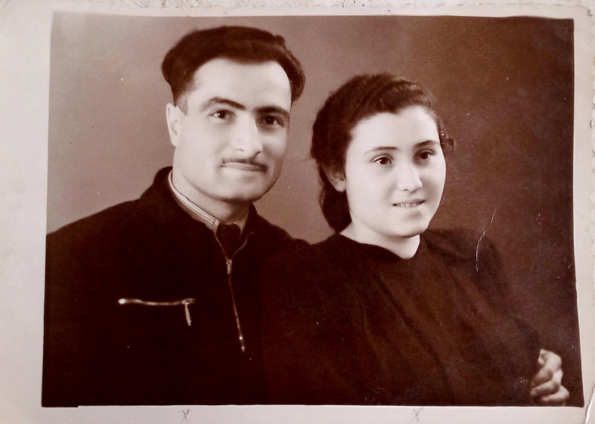 Александр Кердиков с супругой - Sputnik Грузия, 1920, 08.05.2023