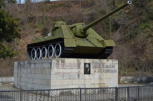 Память о героях ВОВ хранится и в высокогорной Аджарии. Это Кедский район, село Цхмориси. Память о героях ВОВ хранится и в высокогорной Аджарии. Это Кедский район, село Цхмориси. - Sputnik Грузия