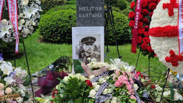 Празднование Дня Победы в парке Киквидзе. 9 мая 2023 года. Памятник Мелитону Кантария
 - Sputnik Грузия