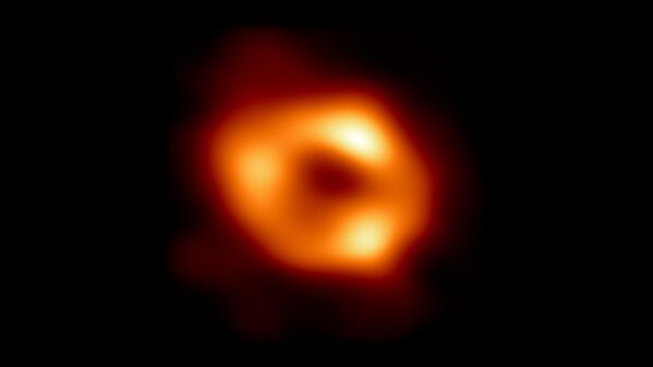 Сверхмассивные черные дыры – это объекты в несколько миллионов или миллиардов раз тяжелее Солнца. - Sputnik Грузия