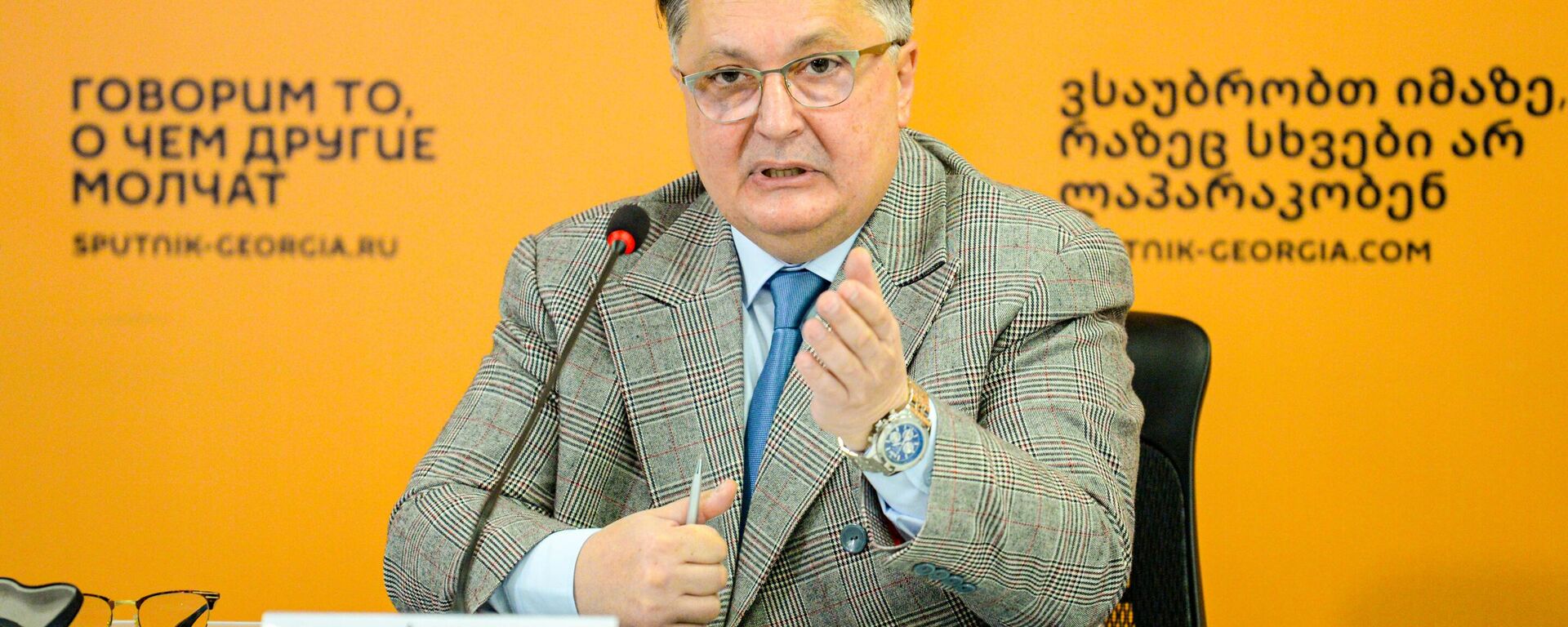 Пресс-конференция: Реакция СМИ и общества на отмену визового режима для граждан Грузии - Sputnik Грузия, 1920, 25.08.2025