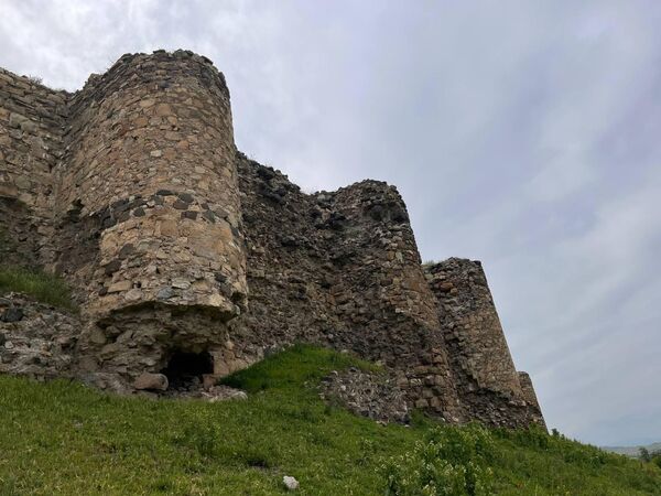 Крепость Гаги находится на юге Грузии, недалеко от села Шулавери, куда ходят маршрутки.  - Sputnik Грузия