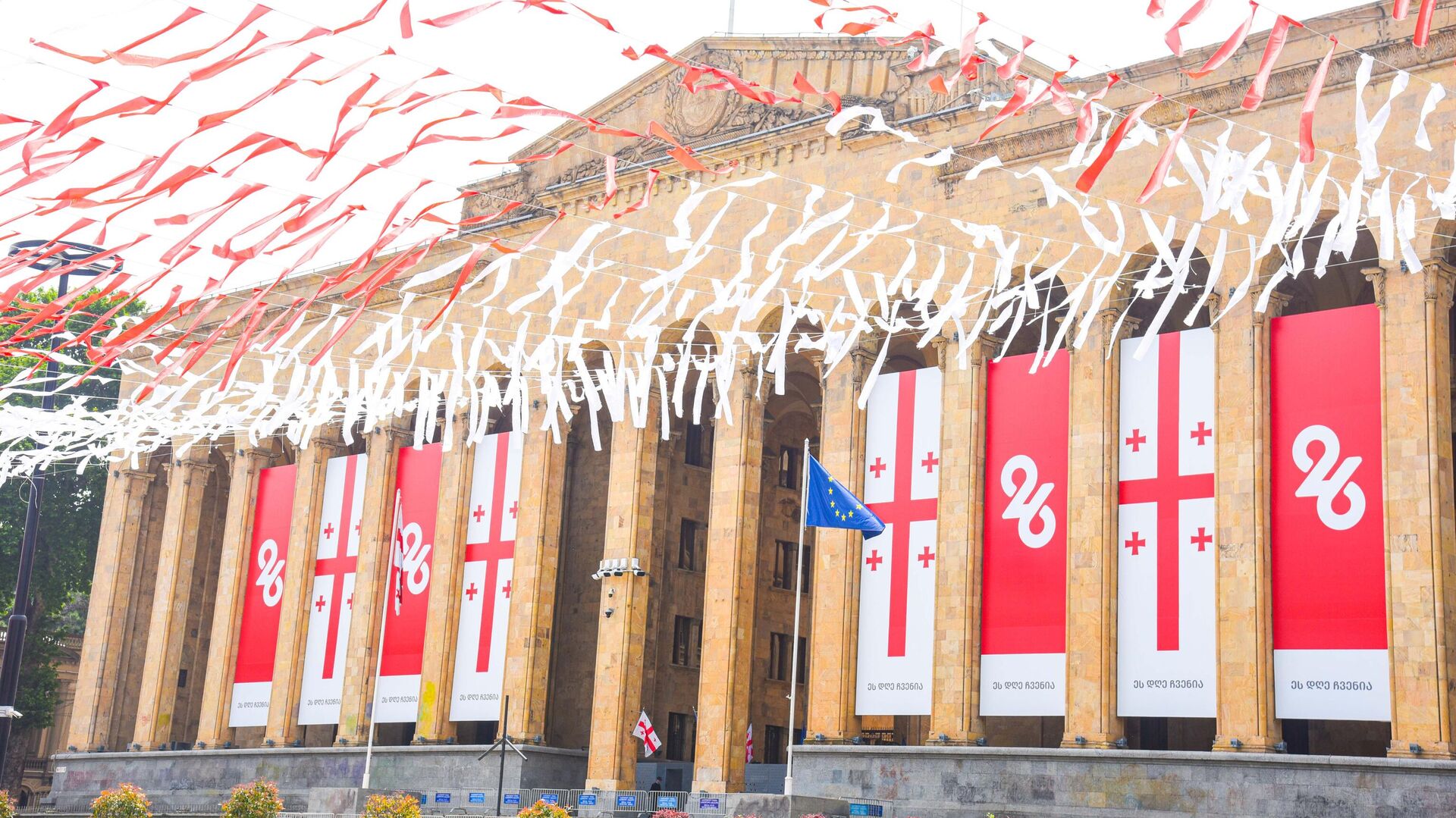 Подготовка ко Дню Независимости Грузии на проспекте Руставели - Sputnik Грузия, 1920, 25.05.2023