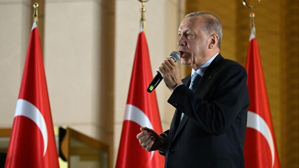 Президент Турции Реджеп Тайип Эрдоган выступает перед сторонниками в Анкаре - Sputnik Грузия