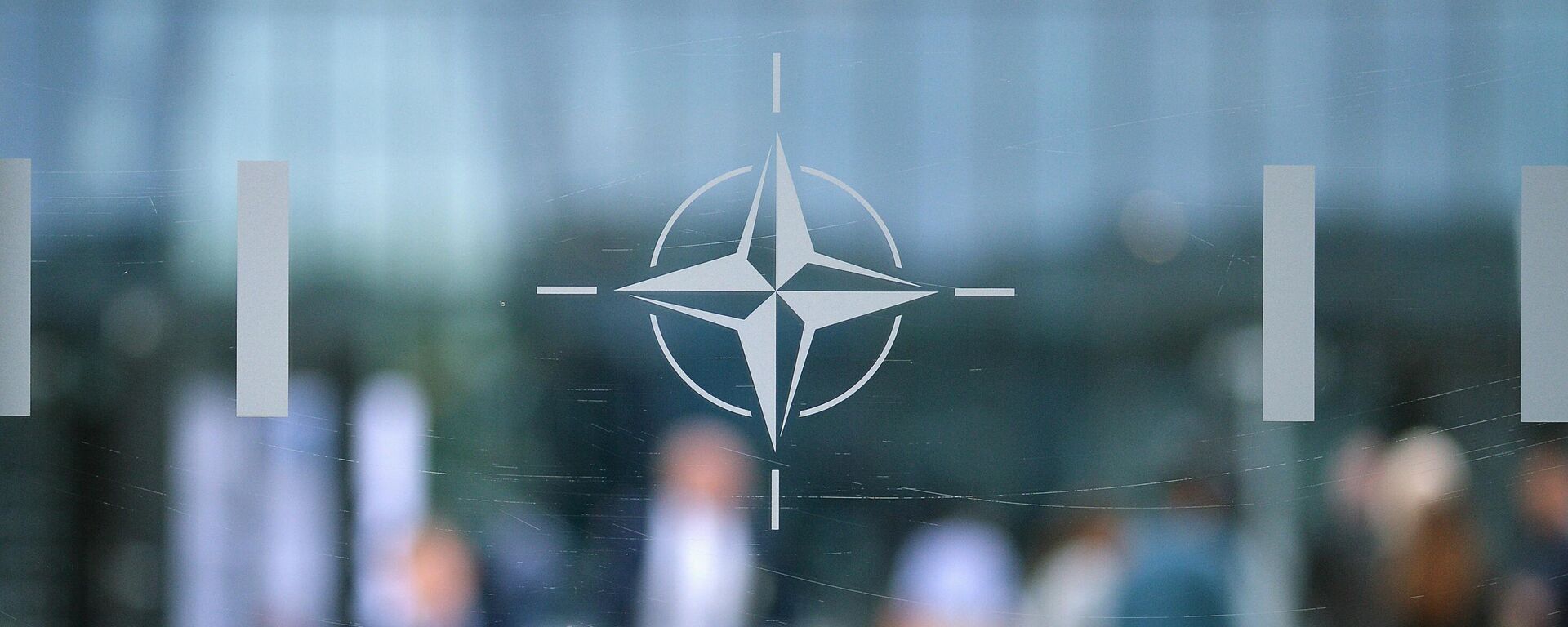 Эмблема Организации Североатлантического договора (НАТО) в Брюсселе.   - Sputnik Грузия, 1920, 02.06.2023