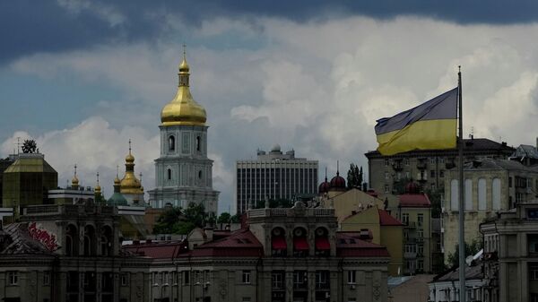 Украинский флаг в Киеве. Архивное фото - Sputnik Грузия