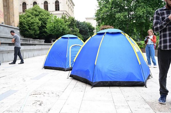 Шахтеры уже установили палатки у здания парламента. - Sputnik Грузия