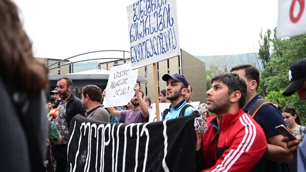 ჭიათურელი მაღაროელები ჯანდაცვის სამინისტროსთან აქციას მართავენ